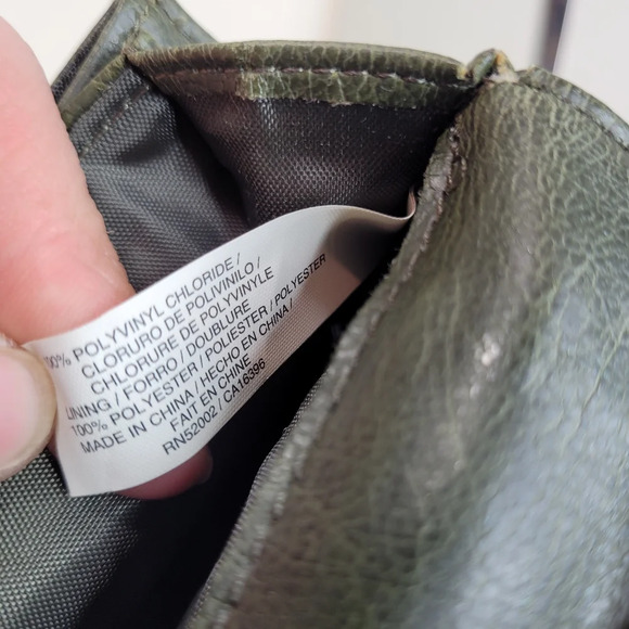 Liz Claiborne Green Faux Leather Trifold Front Snap Button Wallet - Picture 12 of 14